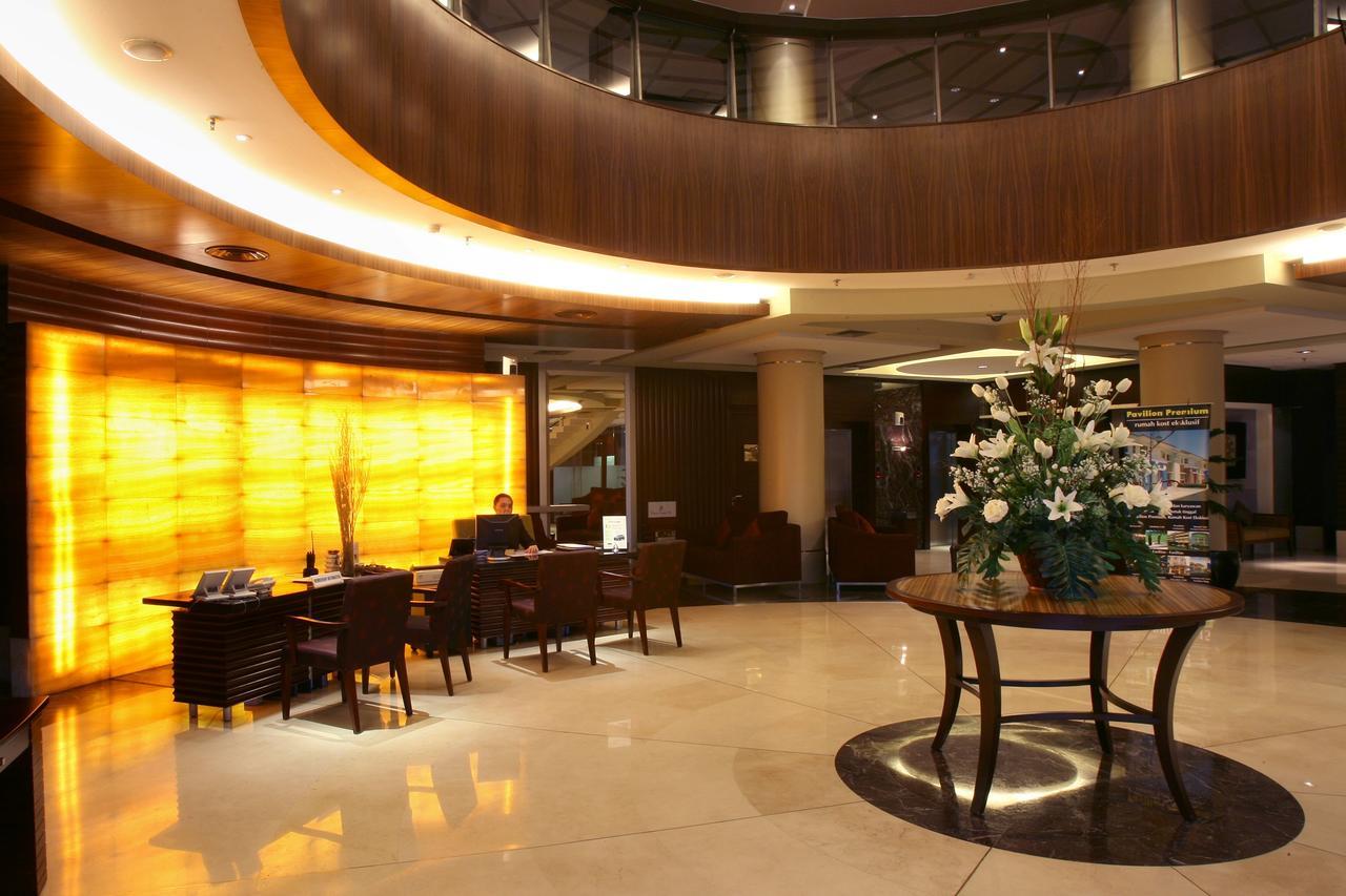 President Executive Club Hotel Cikarang Buitenkant foto