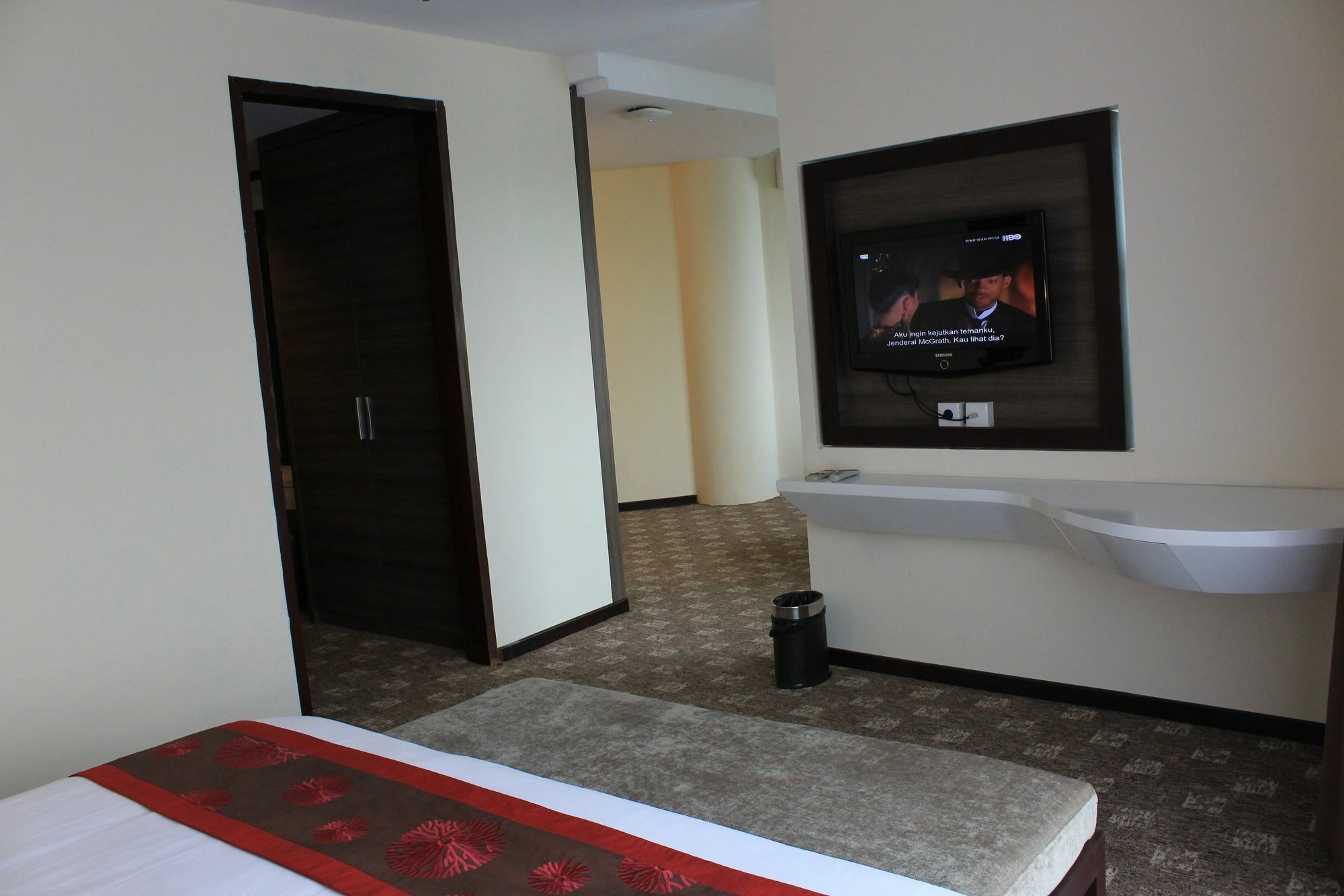 President Executive Club Hotel Cikarang Buitenkant foto