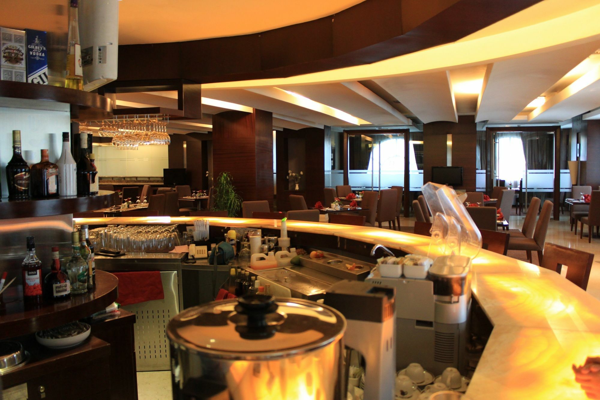 President Executive Club Hotel Cikarang Buitenkant foto