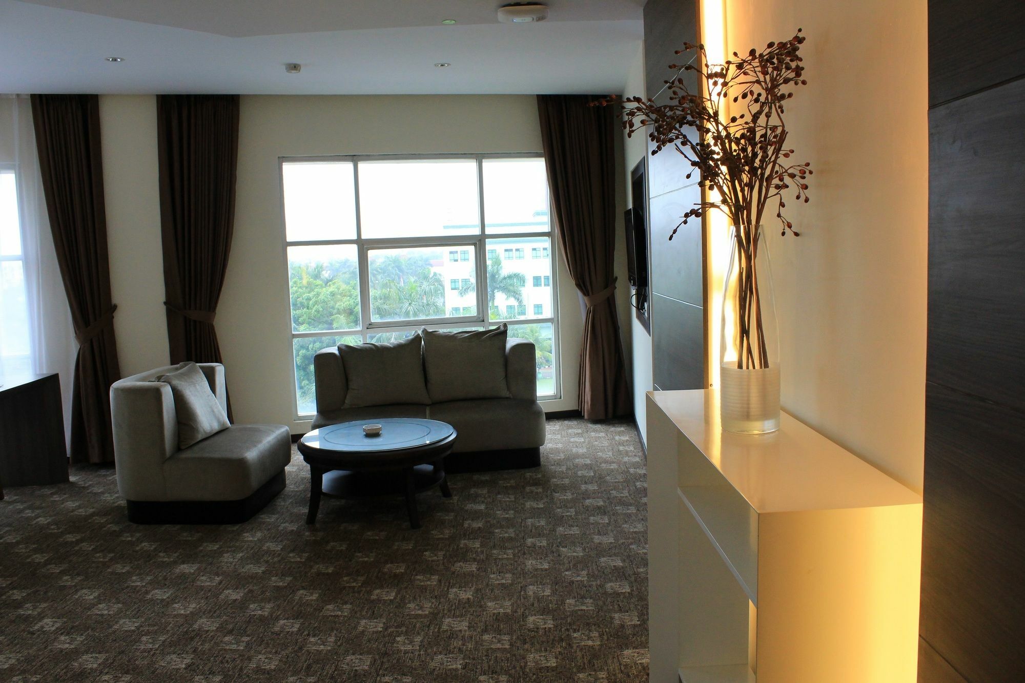 President Executive Club Hotel Cikarang Buitenkant foto